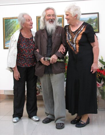 Spomienková fotografia p. Struhárovej s manželmi Jelenákovcami